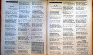 Hai bài thơ của Tô Thùy Yên và Vi Khuê in đăng đối trong một số báo. Ảnh: L.Điền